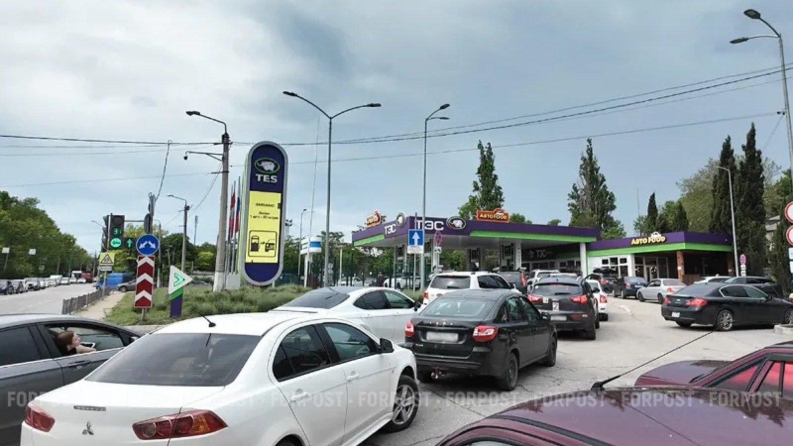 Паливна криза в окупованому Криму триває: окупаційна влада чекає на збільшення поставок у вересні