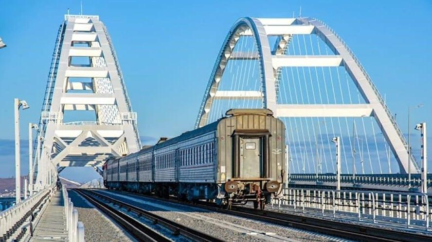 На деякі потяги до окупованого Криму тимчасово закрито продаж квитків