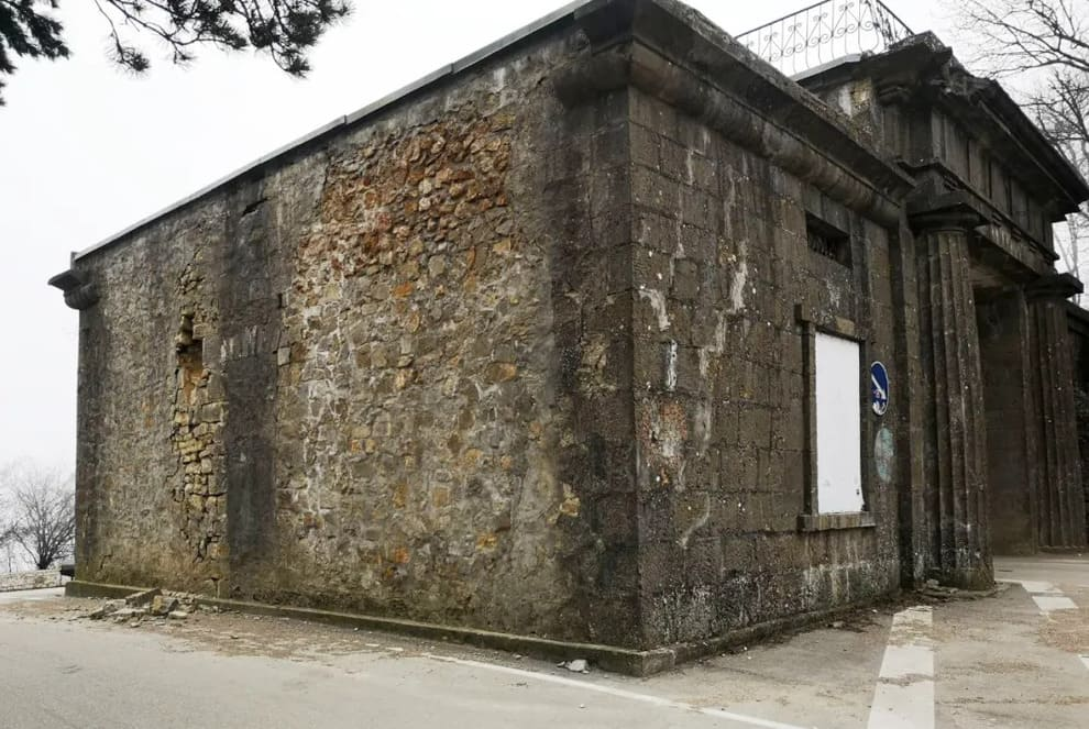 Окупанти зібралися будувати готель біля архітектурної пам'ятки, що руйнується
