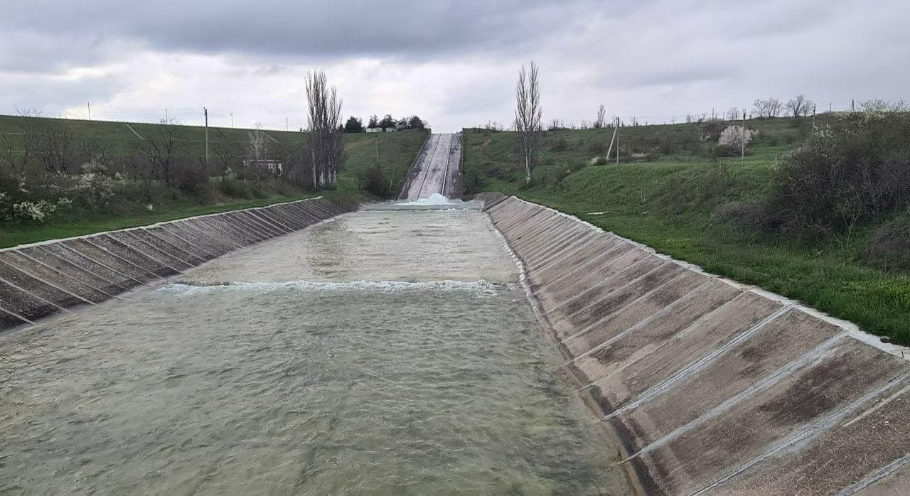 Окупанти поставлять на Північнокримський канал дизельні генератори