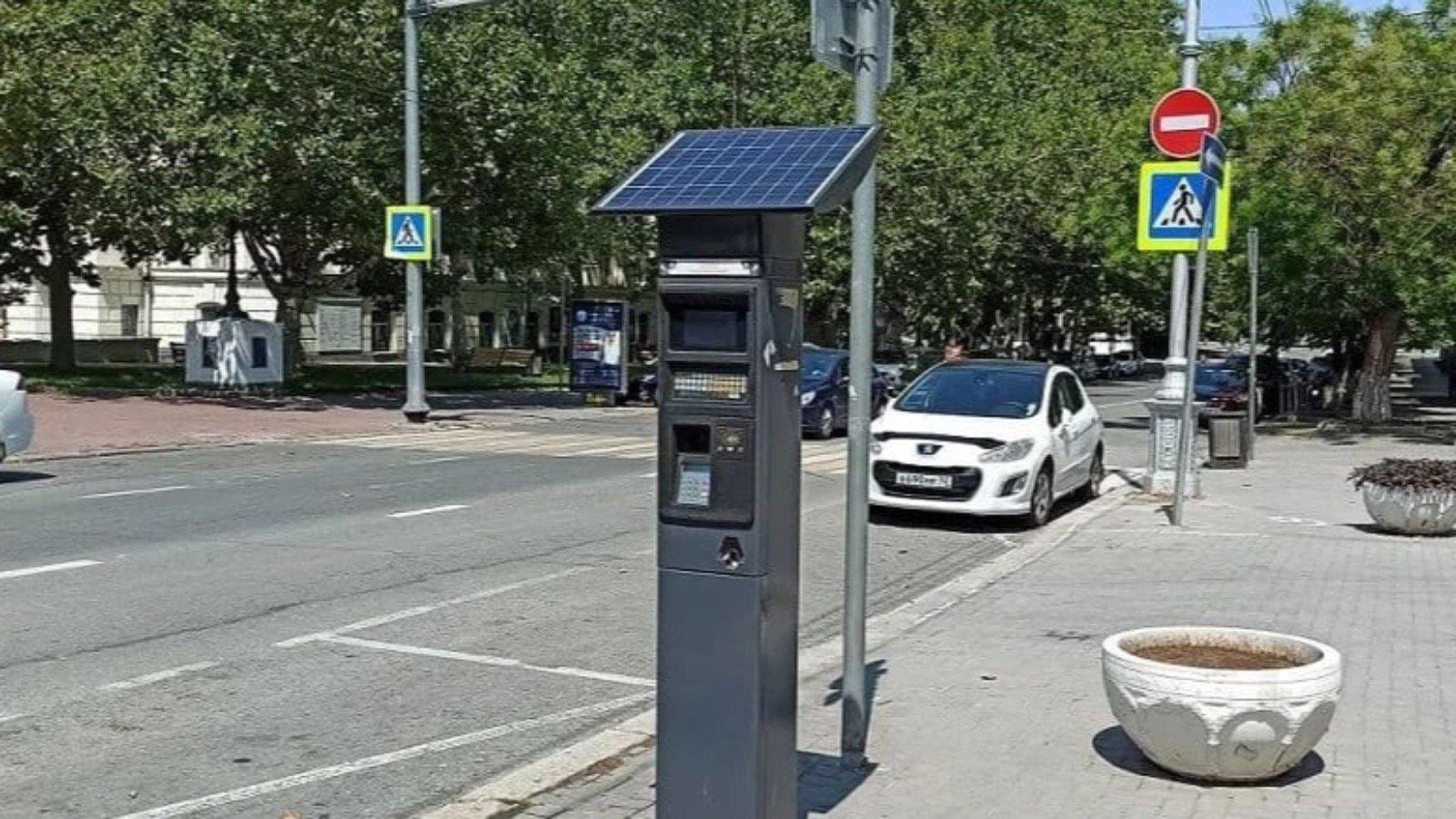 Світлофори тимчасово окупованого Севастополя переведуть на сонячні батареї