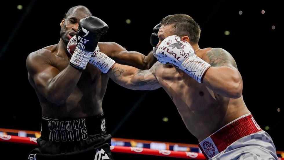 Кримець Усик став вдруге абсолютним чемпіоном світу в надважкій вазі