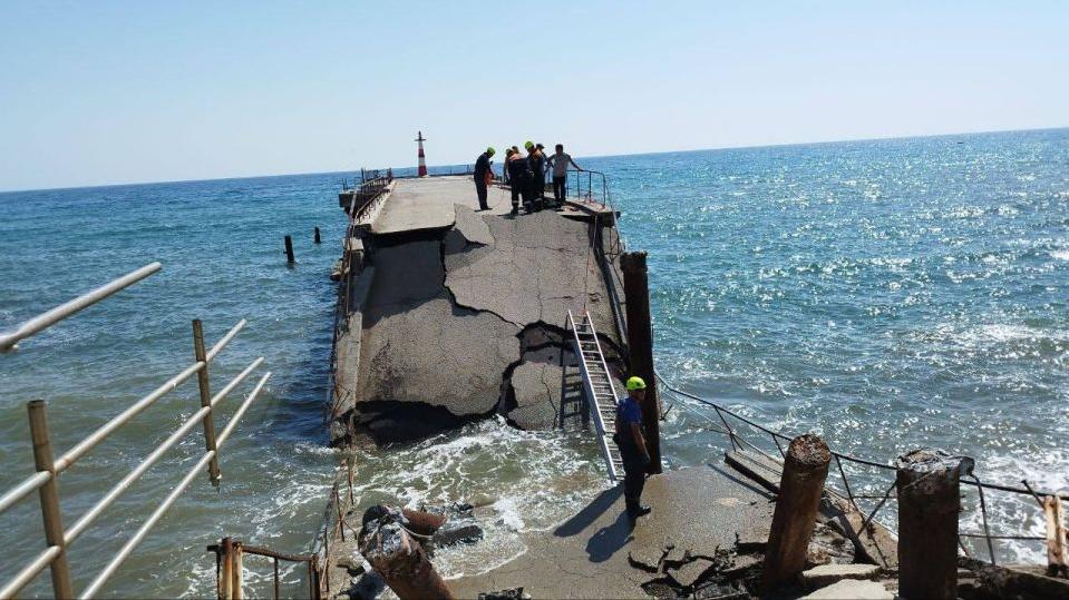 В окупованій Алушті обвалився причал