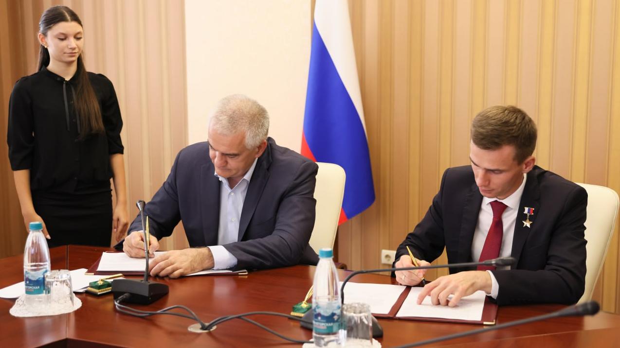В окупованому Криму сформовано 380 «юнармійських загонів», а число «юнармійців» досягає 6,5 тисяч