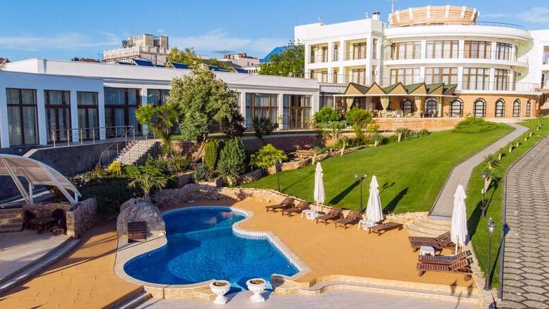 Вілла Алсу біля Севастополя виставлена на продаж