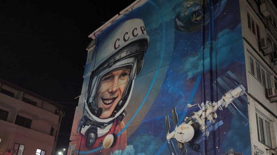 В окупованій Ялті виставили на продаж фото Гагаріна з його автографом