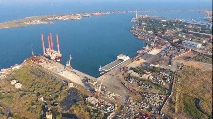 Окупанти зібралися розширювати морський термінал у Керчі