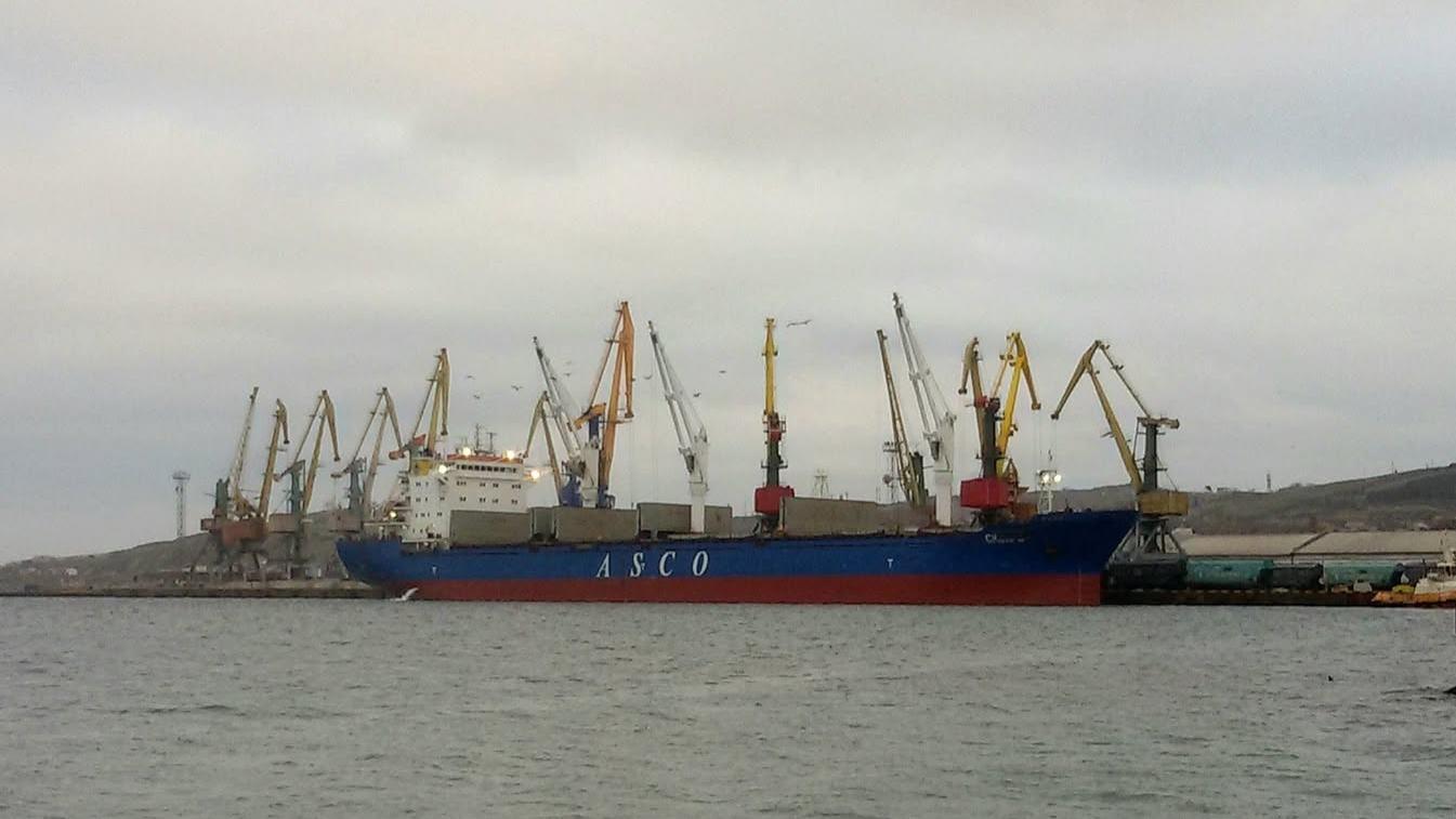 Російські окупанти знову вивозять крадене українське зерно з порту окупованого Криму