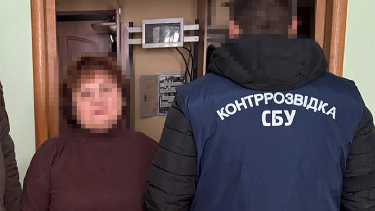 У Києві затримано директорку ялтинської школи, яка 12 років впроваджувала «стандарти рф» в окупованому Криму