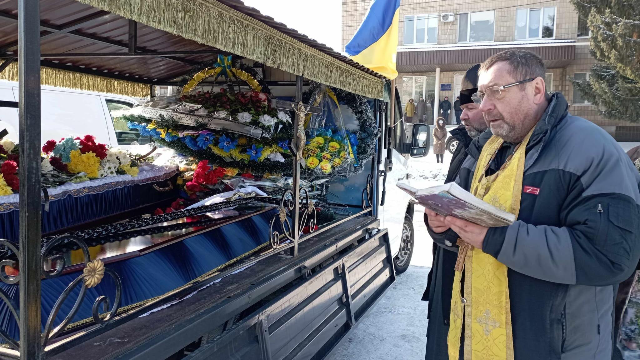 Бобровицька громада провела в останню дорогу українського воїна, уродженця Криму Сергія Бондаря