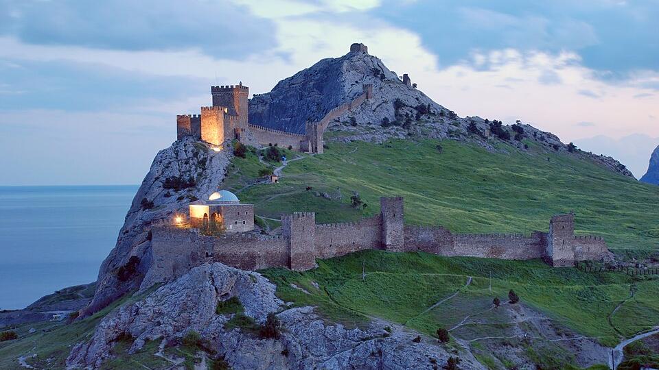 Культурний етноцид під виглядом «відновлення»: окупанти планують масштабну «реставрацію» Судацької фортеці