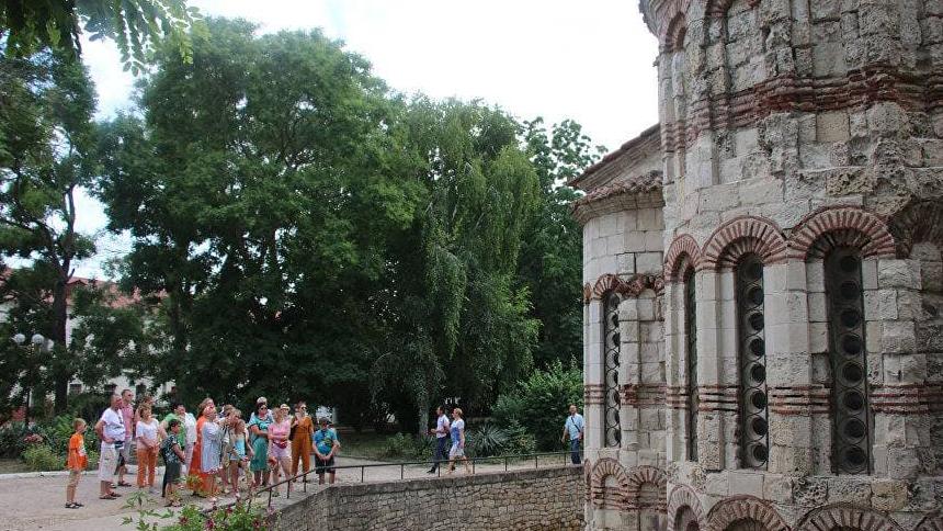 Окупанти змушують кримських екскурсоводів додавати «більше руського» у свою роботу