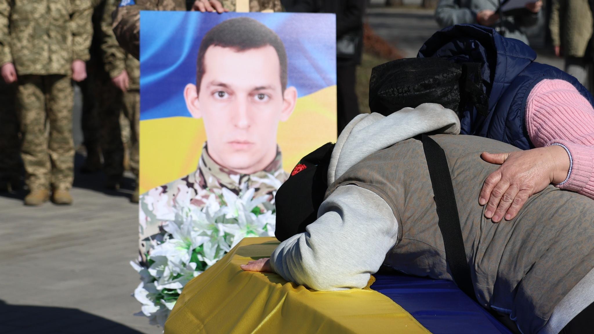 На Київщині поховали загиблого вояка родом з Криму