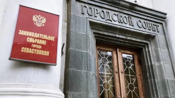 Окупанти заганяють бізнес Севастополя у глухий кут та закликають «терпіти заради Росії»