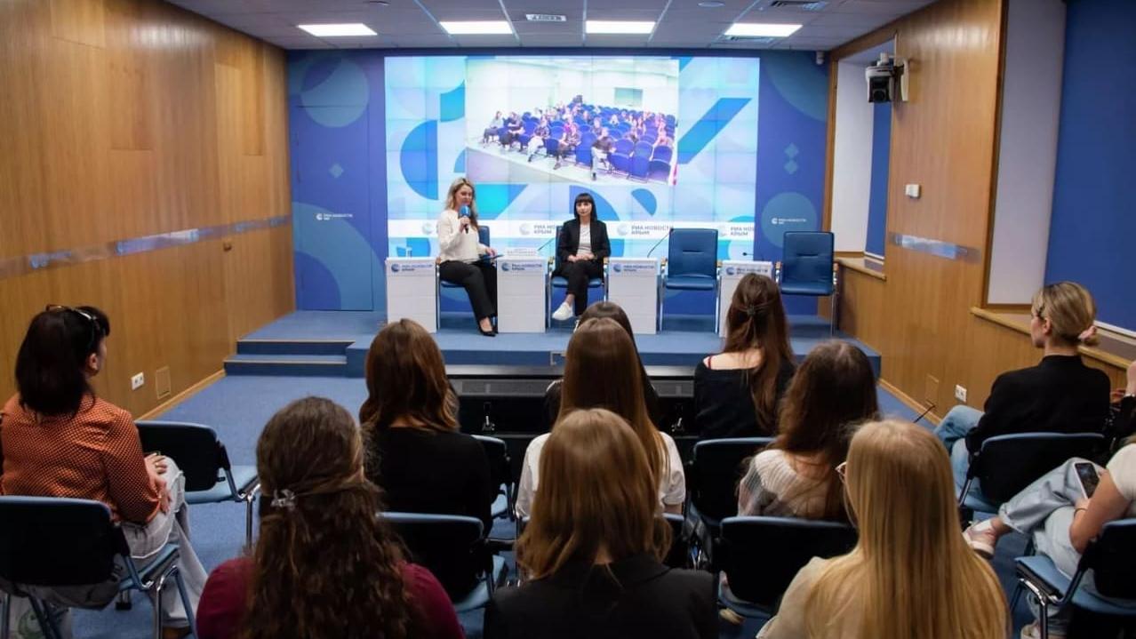 Російська інформаційна агенція запустила в Криму курси для майбутніх пропагандистських журналістів