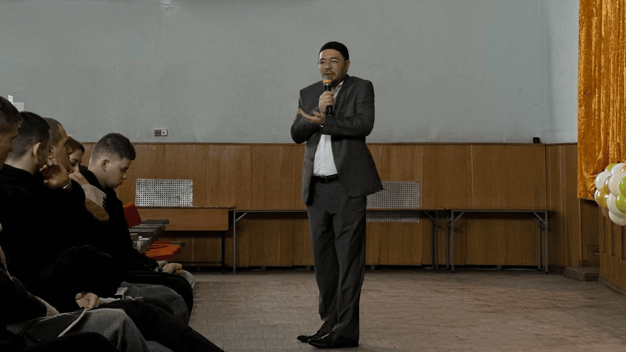 «Заступник муфтія Криму» розповідає студентам про російський патріотизм та закликає воювати проти України