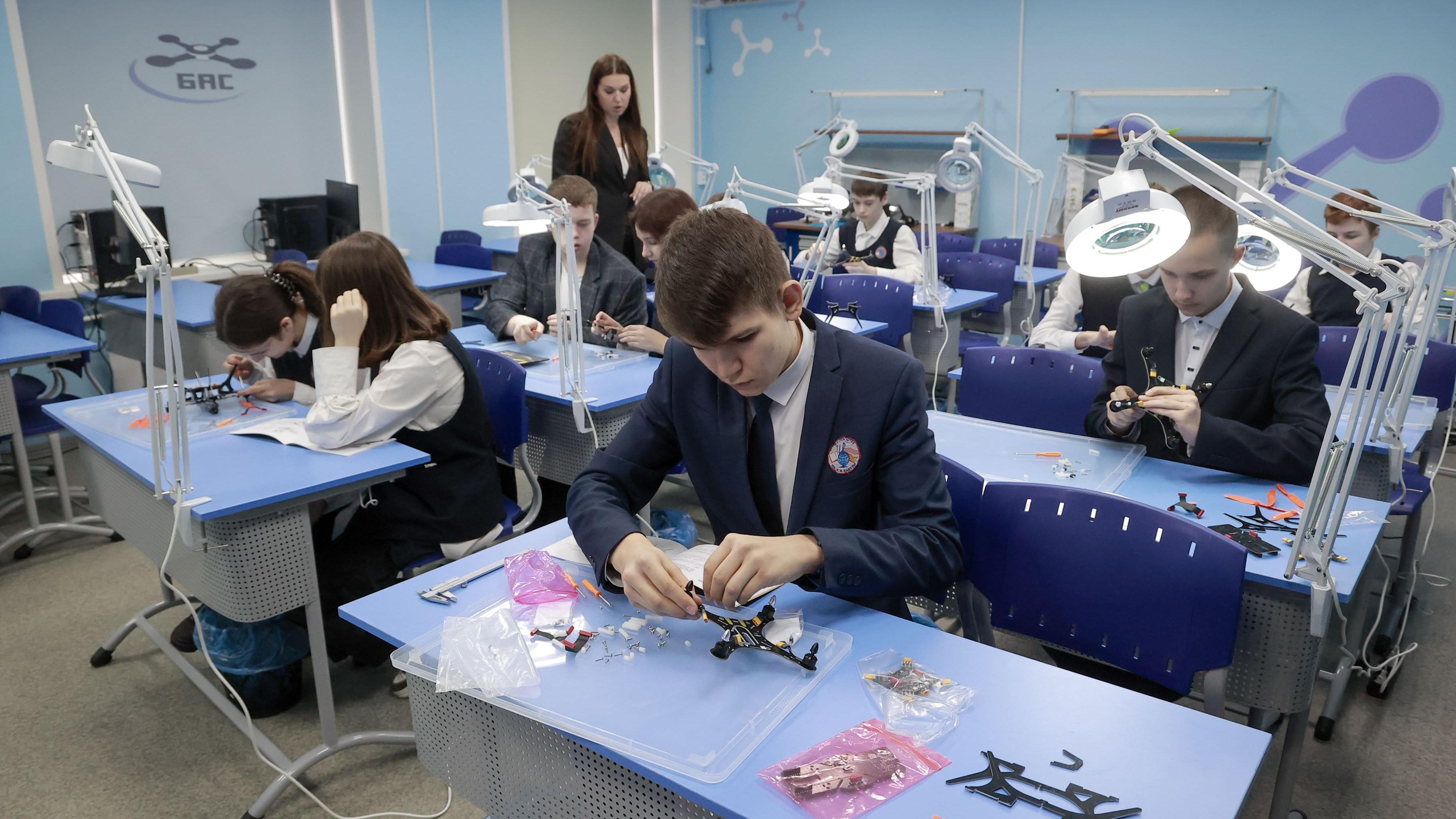 Мілітаризація освіти на ТОТ України: як країна-агресор вибудовує систему підготовки операторів дронів зі школи