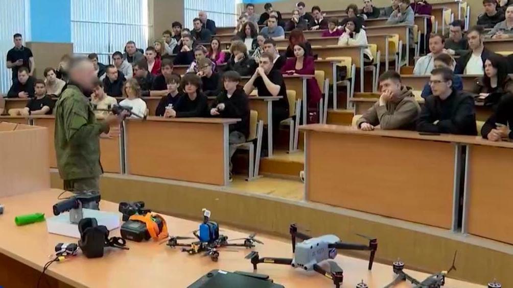 У так званому «КФУ» підлітків навчають керувати бойовими дронами