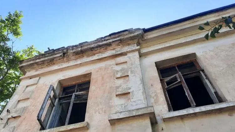 Російська влада в окупованому Севастополі змушена продовжити програму розселення зі старого та аварійного житла