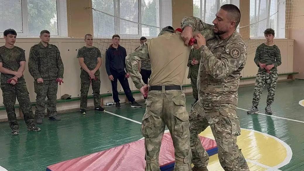 Гранати замість підручників: в окупованому Криму школярів навчали тактичної та вогневої підготовки