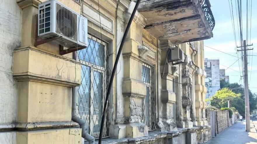 У тимчасово окупованому Сімферополі руйнується черговий історичний будинок