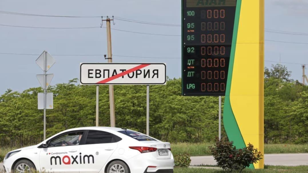 Дефіцит пального в тимчасово окупованому Криму: ціни на таксі злетіли на 50-60%