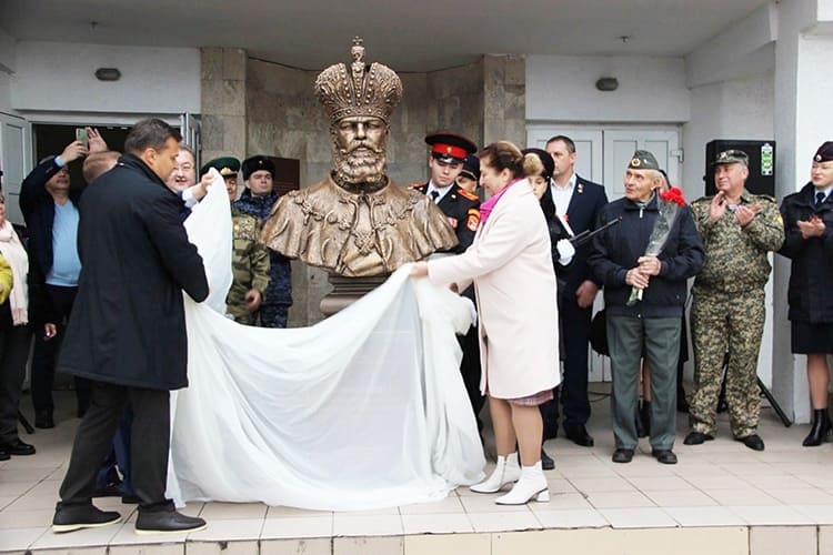 У Ялті зі школи зробили кадетський ліцей і назвали на честь російського імператора