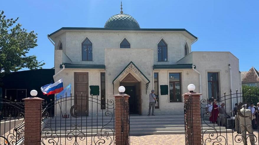 На заході Криму за підтримки окупаційної влади відкрили соборну мечеть, яку будували понад десятиліття