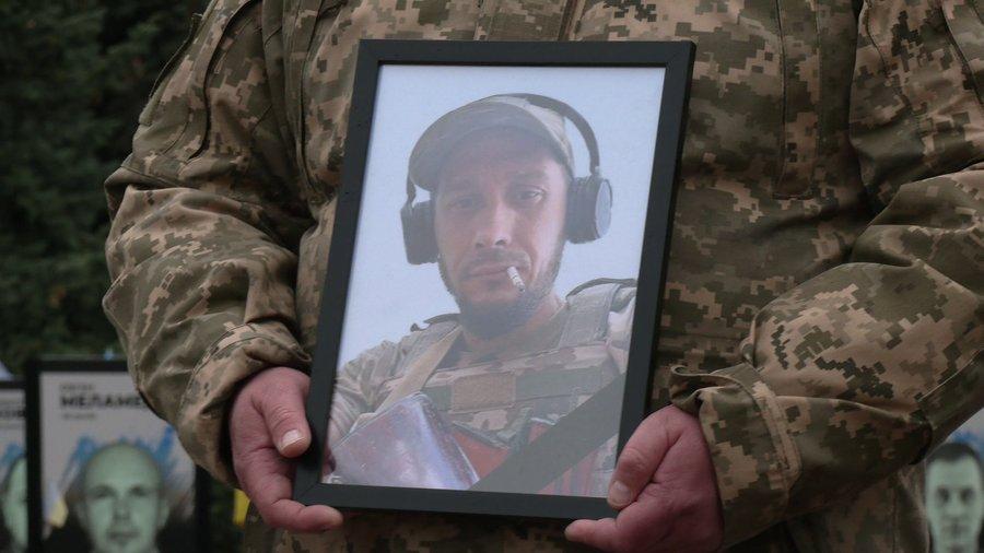 Уродженець Криму, що став щитом для всієї України: у Рівному попрощалися з добровольцем Миколою Усенком